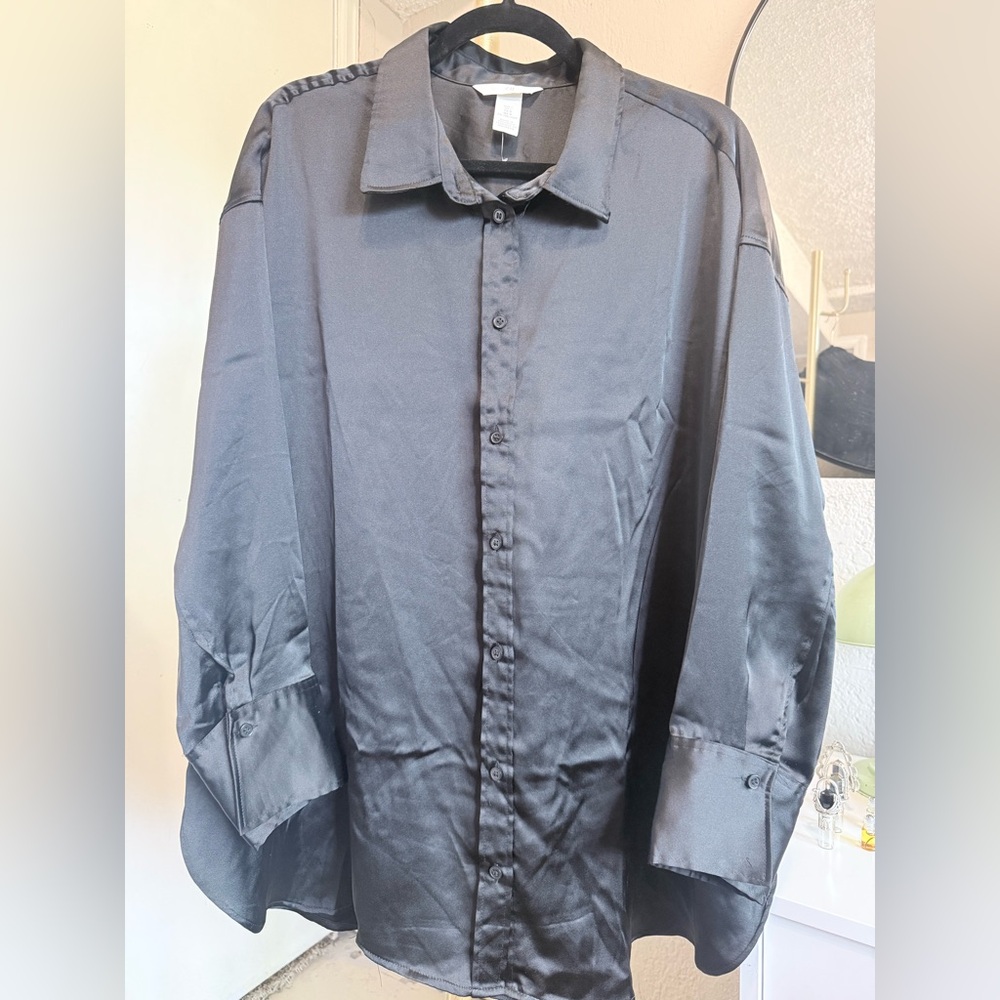 NWOT H&M Women's Oversized Black Button Down Shirt - Size Large